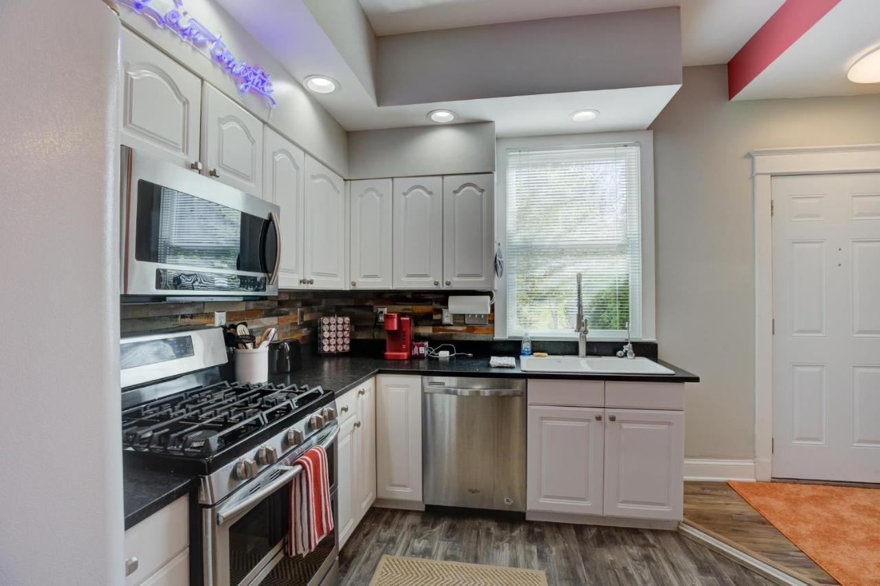 Hip And Spacious Midtown Cottage Near Beale Street 孟菲斯 外观 照片